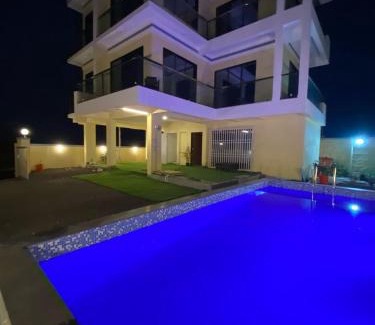 St.Stanislaus Villa Villa | Mountain Gaze Villa - The Dream Stays ll 4 Ac rooms ll Big Pvt Pool ll Hill View