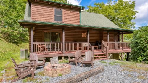 Waynesville House | Mountain Gem by AvantStay Incredible Views