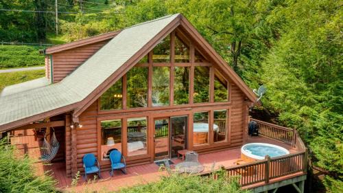 Waynesville House | Mountain Gem by AvantStay Incredible Views