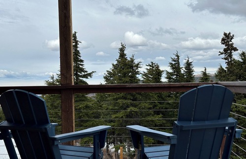 Bear Valley House | Mountain Getaway Home in the Heart of Bear Valley