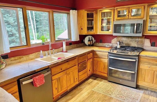 Purgatory Cabin | Mountain Getaway- Hot Tub, Hiking, 5mins to Ski Resort