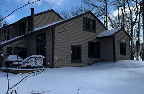 Hidden Valley House | Mountain Getaway - Steps to the slopes!