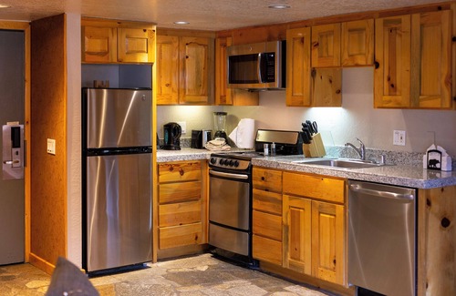 Olympic Valley Hotel | Mountain Getaway | 3 Spacious Rooms w/Full Kitchen and Free Parking