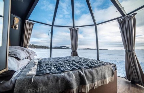 Jokkmokk Municipality House | Mountain Glass Room Luxury getaway for two - wild nature experience in Sweden