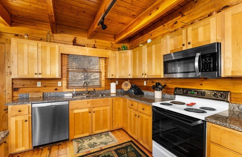 Maggie Valley Cabin | MOUNTAIN HAVEN-LOG CABIN IN MAGGIE VALLEY