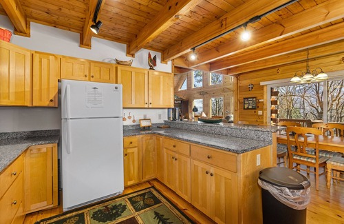Maggie Valley Cabin | MOUNTAIN HAVEN-LOG CABIN IN MAGGIE VALLEY