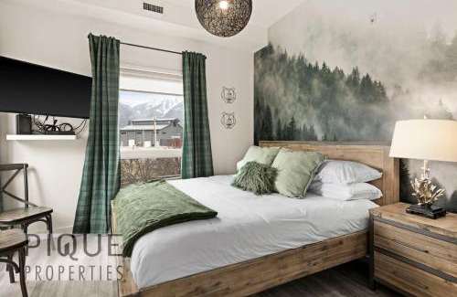 Canmore Apartment | Mountain Haven Retreat, Pool & Hot Tub, UG Parking, Fitness Centre, WiFi!