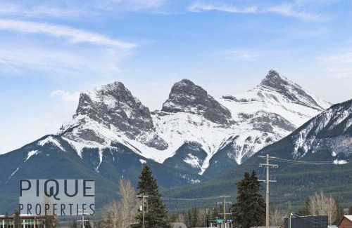 Canmore Apartment | Mountain Haven Retreat, Pool & Hot Tub, UG Parking, Fitness Centre, WiFi!