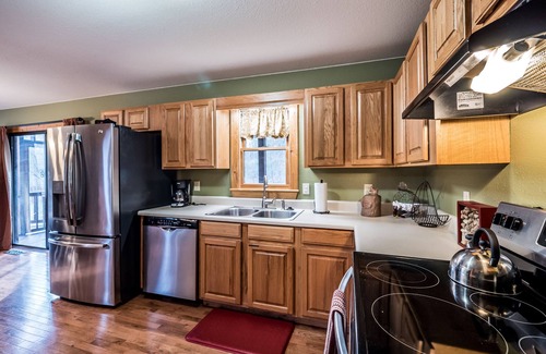 Blue Ridge Cabin | 🌲Mountain Hideaway 📶WiFi 💦 Hot tub, 🐶 friendly Fenced Yard, EV charger🔌