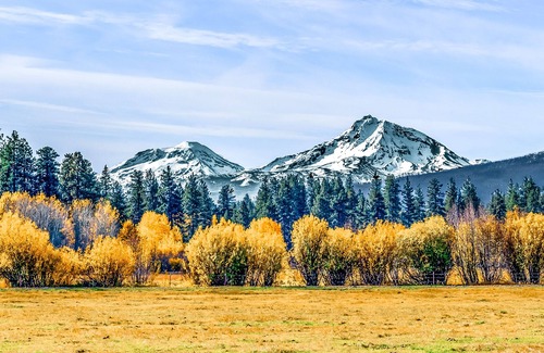 Black Butte Ranch House | Mountain home with private hot tub, 5 pools, gym, bikes, grill, fireplace & AC