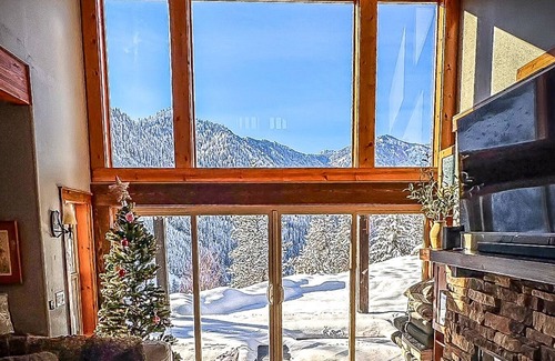 Peshastin House | Mountain home | Views | Hot tub | Dogs OK