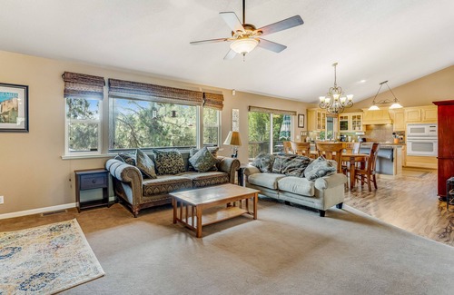 Groveland House | Mountain Home w/a Game Room, Private Hot Tub, & Free WiFi