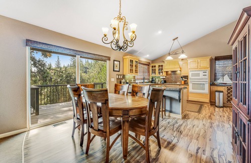 Groveland House | Mountain Home w/a Game Room, Private Hot Tub, & Free WiFi
