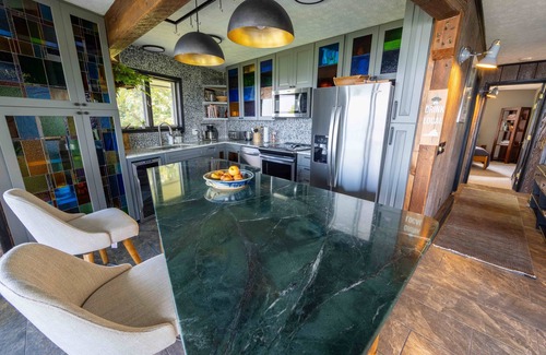 Afton House | Mountain House Overlooking Rockfish Valley