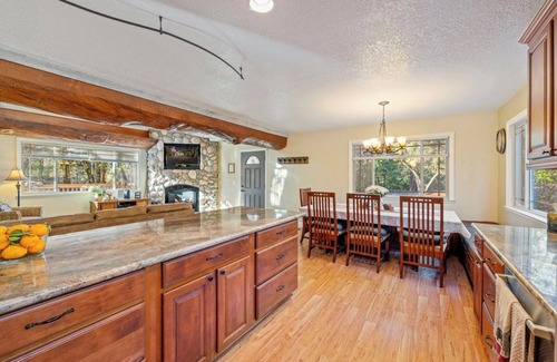 Sonora House | Mountain House - Retreat/Newly Remodeled! Linens Included