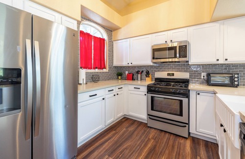 Woodlands Village House | Mountain Jewel | Modern Townhome in the Pines | Great Location | Near Downtown Flagstaff