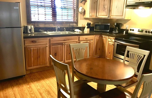 Maggie Valley Cabin | MOUNTAIN JOY COTTAGE #8 - LITTLE BEAR