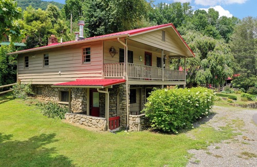 Maggie Valley Cabin | MOUNTAIN JOY COTTAGES #4 - BUTTERFLY