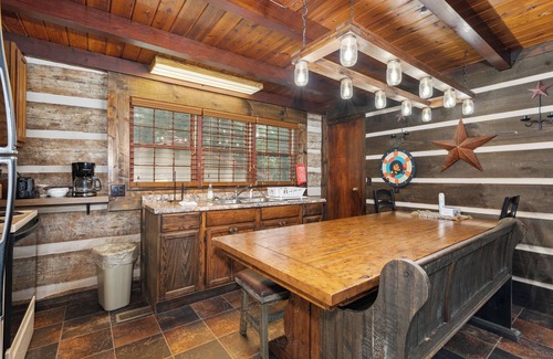 Maggie Valley Cabin | MOUNTAIN JOY COTTAGES #5 - STARS AND STRIPES