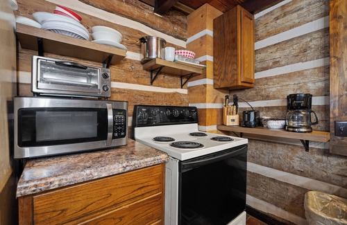 Maggie Valley Cabin | MOUNTAIN JOY COTTAGES #5 - STARS AND STRIPES