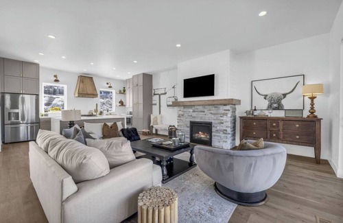 Deer Mountain House | Mountain Lake Getaway - Chef's Kitchen - High End