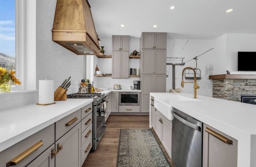 Deer Mountain House | Mountain Lake Getaway - Chef's Kitchen - High End