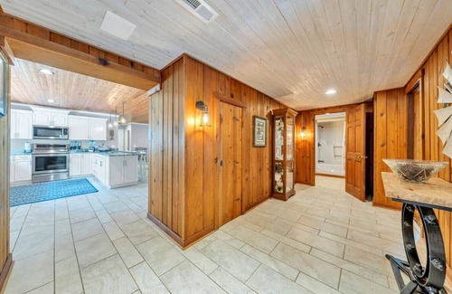 Moneta House | Mountain Lake Lodge - Dog-friendly cabin with gentle lot and firepit.