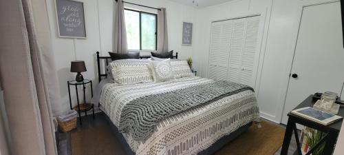 Topton House | Mountain Lake Retreat I Getaway with Stunning Views
