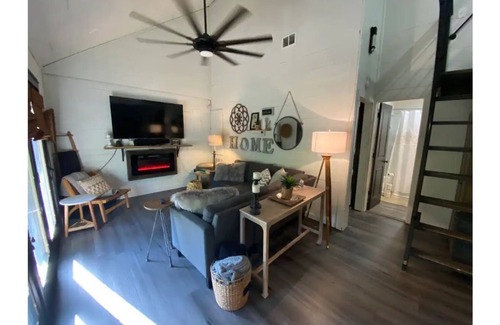 Hattiesburg Cabin | Mountain Laurel Cabin on Creek
