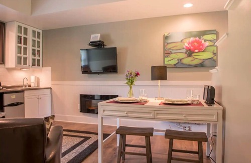 Harrisonburg Apartment | Mountain Laurel Studio - By the Side Of the Road Inn and Cottages