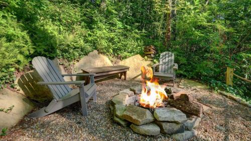 Mirror Lake House | Mountain Laurel Tree House