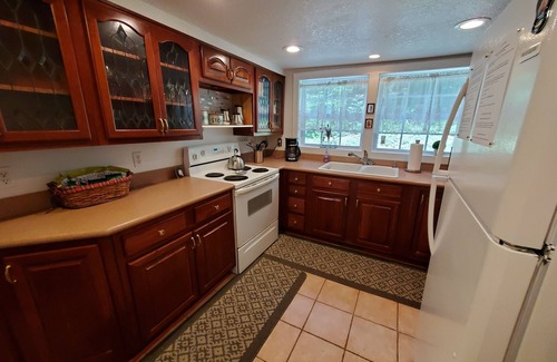 Bat Cave Cottage | Mountain Laurel Cottage ~ Bat Cave North Carolina RELAX, REFRESH, RENEW!