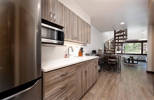 Purgatory Condo | Mountain Light Loft (#342) | 10 min to Ski - Views, A/C, Golf, Pool & Hot Tub