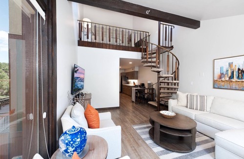 Purgatory Condo | Mountain Light Loft (#342) | 10 min to Ski - Views, A/C, Golf, Pool & Hot Tub
