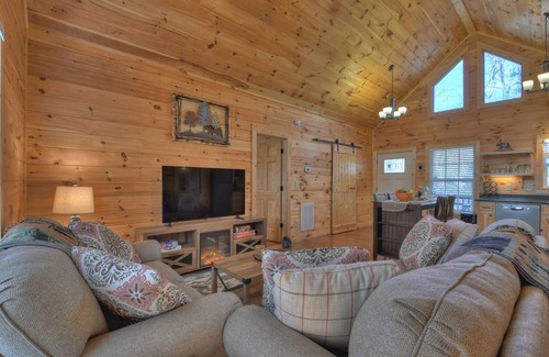 Ellijay Cabin | Mountain Livin' beckons with pet-friendly charm, complete with a fenced yard, soothing hot tub, crackling firepit, and reliable WiFi
