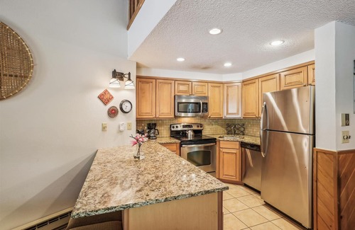 Four O'Clock Condo | Mountain living in Pine Ridge 11E: spacious 2-bed Breckenridge condo for up to 8 guests.