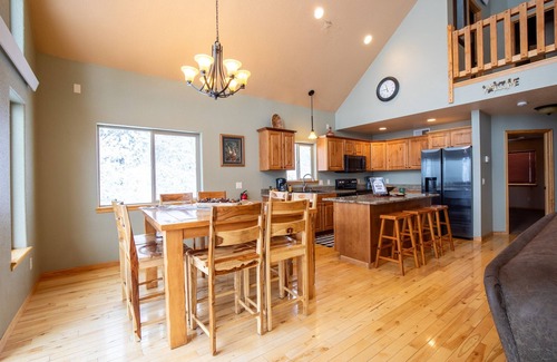 Lead Cabin | Mountain Lodge~ATV Trails~Hiking~Beautiful View