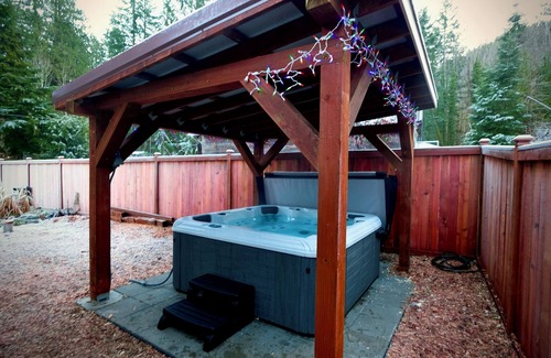 Skykomish House | Mountain Maison: Historic Home