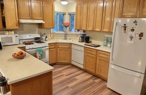 Glencoe House | Mountain Meadow View Retreat
