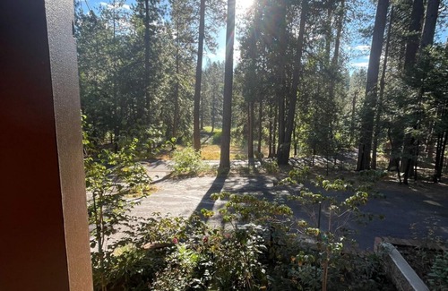 Glencoe House | Mountain Meadow View Retreat