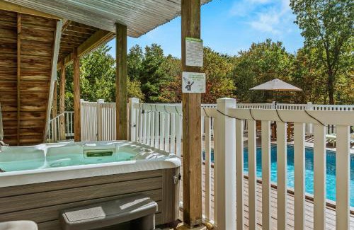 Long Pond House | Mountain Mindset by AvantStay Pool Hot Tub Game Room Firepit