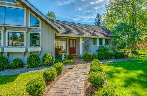 Covington House | Mountain Modern Guest Home-3 acre Lawns, Pond and Gardens