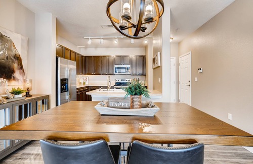 Cottonwood Condo | Mountain Modern Luxury 3BR 2BA Attach Garage near DTC/Parker-Short and Long Term
