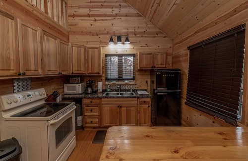 Upper Tract Cabin | Mountain Momma Hideaway