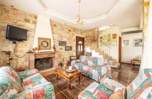 Lepreo Apartment | Mountain Oasis - Pool & Playground near Neda Falls