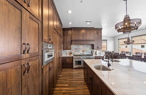 Hurricane House | MOUNTAIN OASIS - The Premier So. Utah Destination!