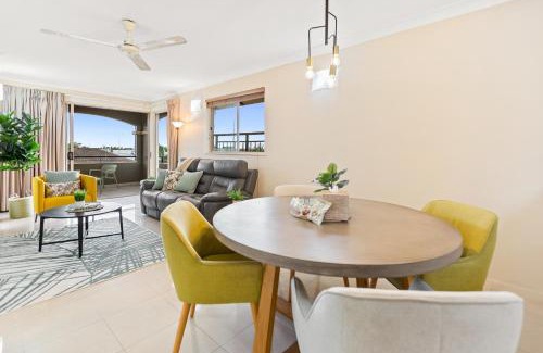 Westcourt Apartment | Mountain Panorama-9 Pools Gym & BBQ