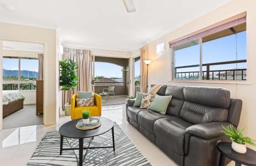Westcourt Apartment | Mountain Panorama-9 Pools Gym & BBQ