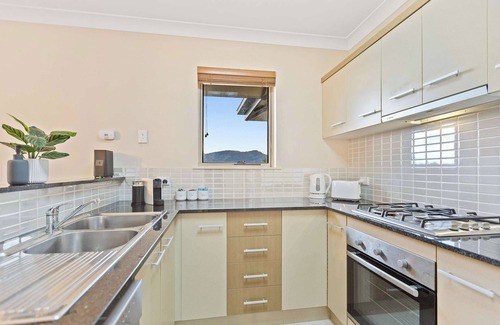 Westcourt Apartment | Mountain Panorama Cairns -9 Pools,Gym, & BBQ