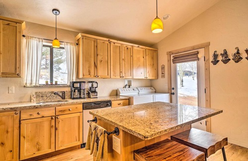 Cripple Creek Cabin | Mountain Paradise w/Grill, WiFi & Stunning Views!
